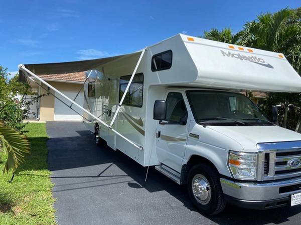 2015 FORD ECONOLINE E450 CLASS C THOR MAJESTIC 28A MOTORHOME SLEEPS 7-8 SELF CONTAINED - $34,900 (+ Cita Auto Sales)63443438148353122