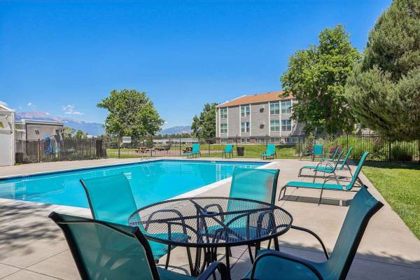 $1,055 / 2br - 750ft2 - On-site Management/Maintenance, Flex Rent (360 N Murray Blvd, Colorado Springs, CO)63687119351937123