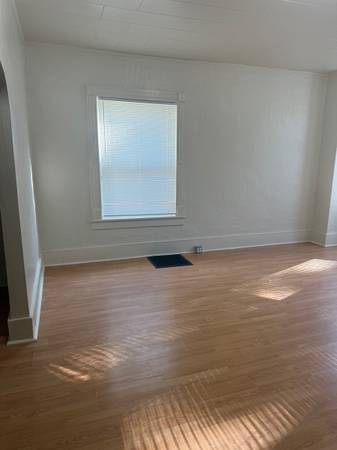 $950 / 3br - 3 bdrm, 1.5 bath house (Red Oak, IA)63968760794883123