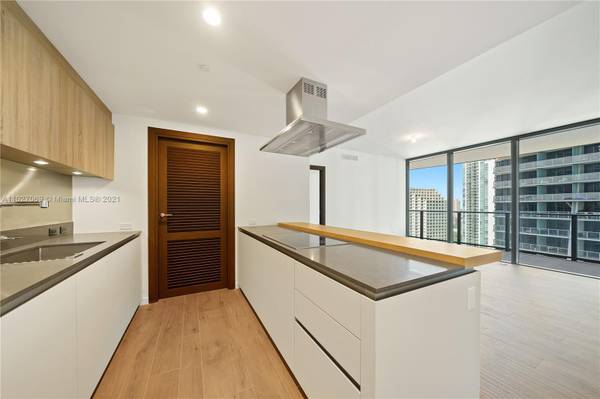 $8,800 / 2br - 1249ft2 - 2 Dormitorio / 2.5 Baño Flatiron Brickell VistaOceánica PisoAlto (Brickell)63825137596801124
