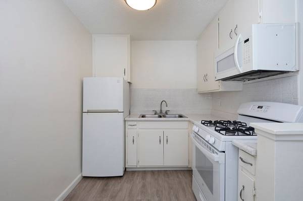 $1,895 / 1br - 500ft2 - Beautiful 1x1 in Perfect location, Pool views, Air Conditioner! (San Diego)63819204914049123
