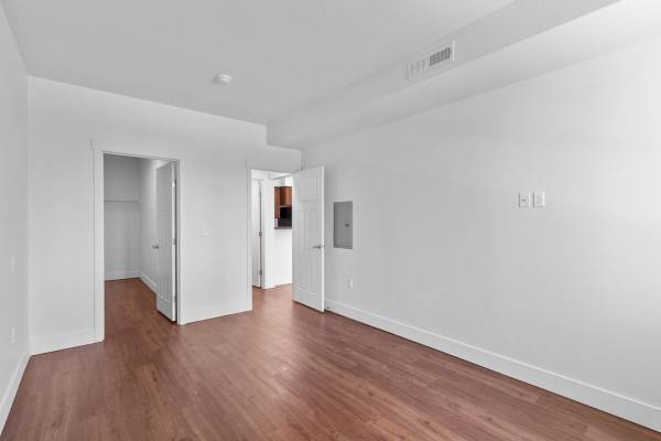 $1,755 / 2br - 1179ft2 - Interior Two-Bedroom Two-Bath Now Available! With 1 Month FREE!! (3003 Queensgate Drive)63686617040513123