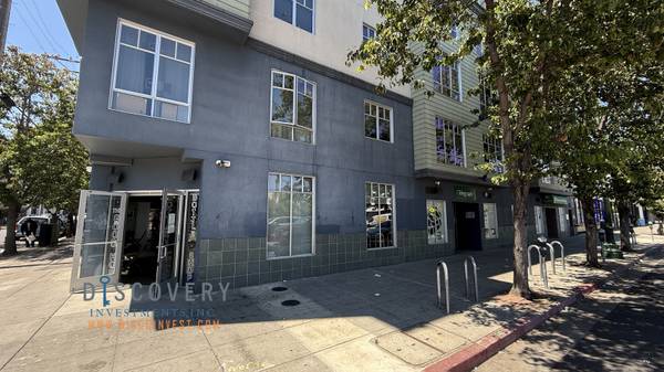 $2,400 / 1br - Stylish Uptown Condo in Prime Location (berkeley)63664169926147120
