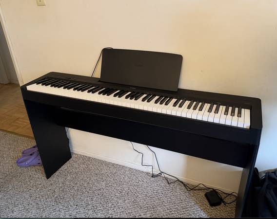 Yamaha Digital Piano P143 1