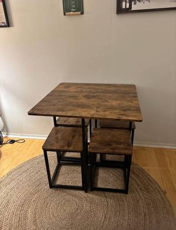 Table with 4 stool 1
