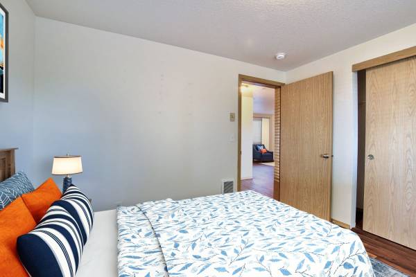 $1,364 / 2br - 725ft2 - On-Site Maintenance, Window coverings, Close to Restaurants (4290 Addy Street, Washougal, WA)63831396330497122
