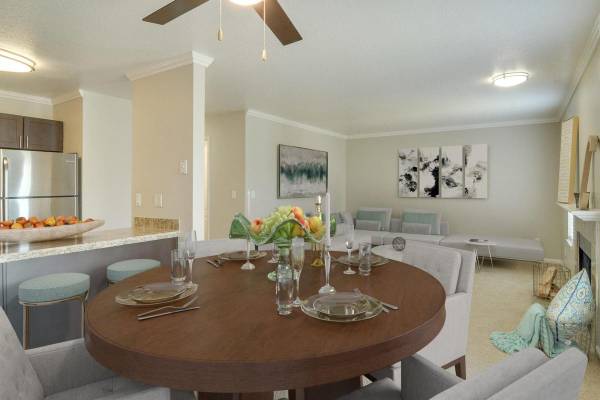 $1,715 / 2br - 1025ft2 - Swimming Pool, Private Storage Areas, Package Acceptance at Office (Walnut Grove)63672582880129120