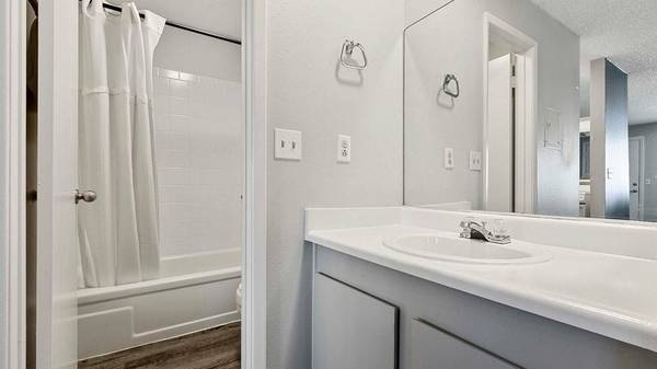 $799 / 1br - 496ft2 - Window coverings, wheelchair access, carpeting (920 Sierra Vista Dr, Las Vegas, NV)63859496798339120