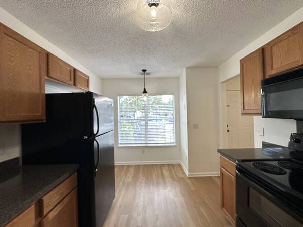 $1700.00 / 2br - 1120ft2 - Charming 2BR/2BA in Hanahan!64016104182785123