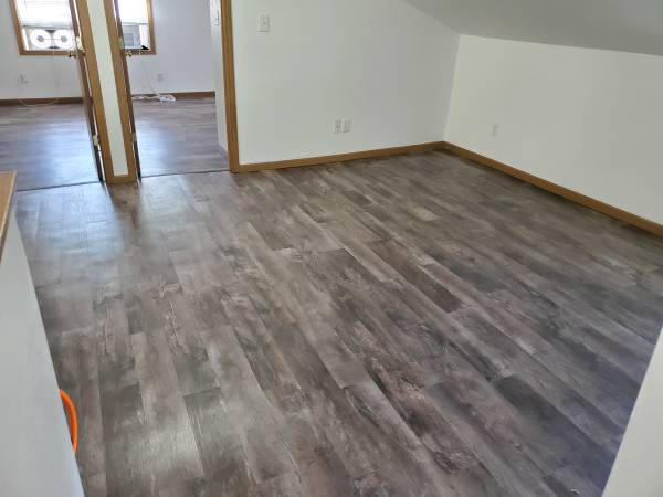 $950 / 2br - 2 dormitorios arriba con agua incluida (Menasha)63845966480003123