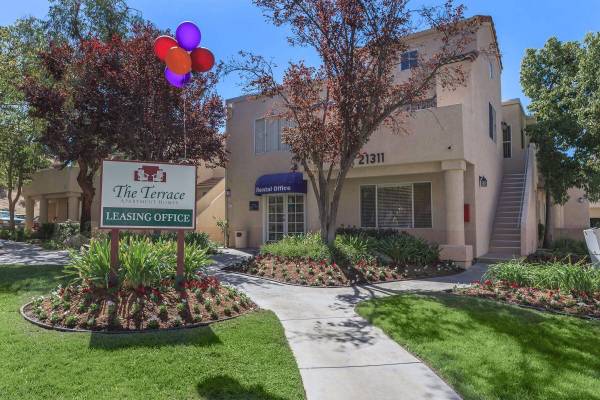 $3,039 / 3br - 1070ft2 - 3B/2B, State-Of-The-Art Fitness Center . (Santa Clarita)63700899658497120
