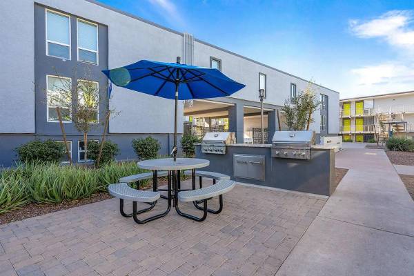 Linen Closet, Walk-In Closets, Pet-Friendly, Fitness Center 1