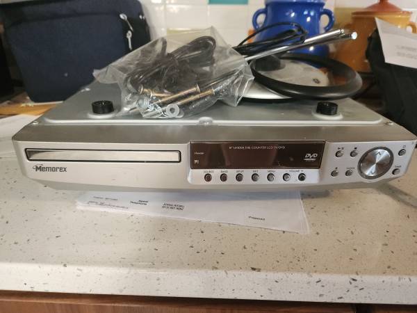 Under Cabinet Radio 1