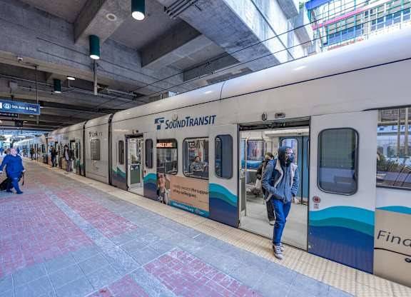 1B/1B, 718 Sq Ft: High End Finishes w/ W/D In Unit + MORE! 1