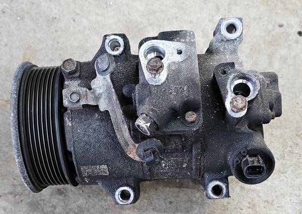 2009-2010 Pontiac Vibe, Toyota Corolla OEM AC Compressor 1
