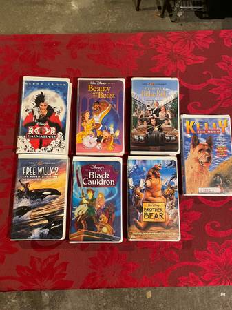 101 Dalmatians, Richie Rich & More VHS Tapes 1
