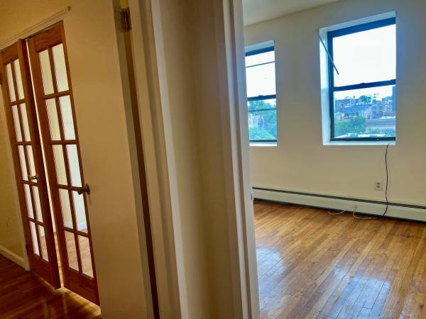 $3,800 / 4br - 1200ft2 - 4BR 1BA Mixed Use Loft w/ Massive Skylights In Heart of BedStuy (Bedford Stuyvesant)63788692253827124