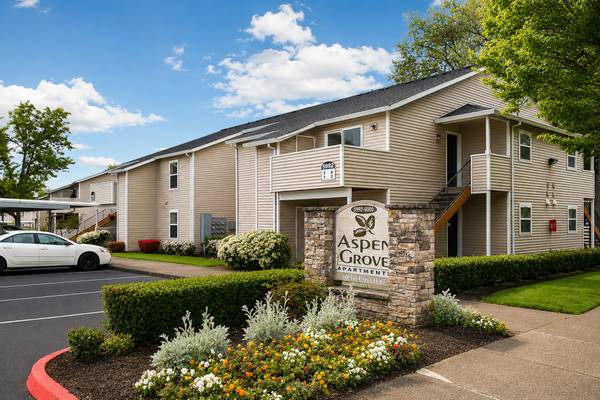 BEAUTIFUL REMODELED TOP FLOOR 2 BED 2 BATH w/W/D 2 MONTHS FREE RENT! 1
