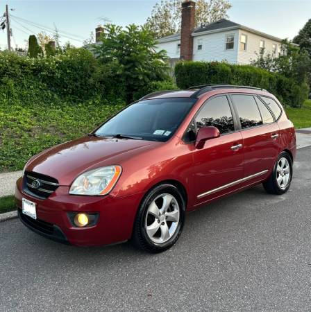 2008 Kia Rondo 65,000 millas (dueño original) título limpio - $4,200 (Bayside)63614244864643120