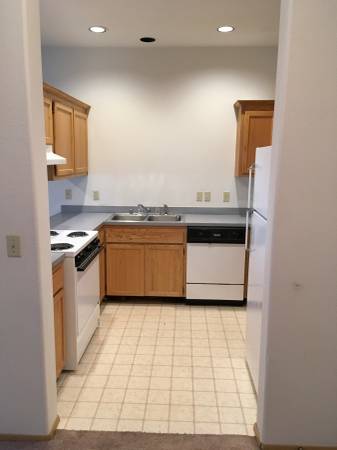 $1,800 / 2br - 1116ft2 - 2305 NE Holliday #2  **1/2 de descuento en el primer mes de alquiler** (Bend)63839289917955123