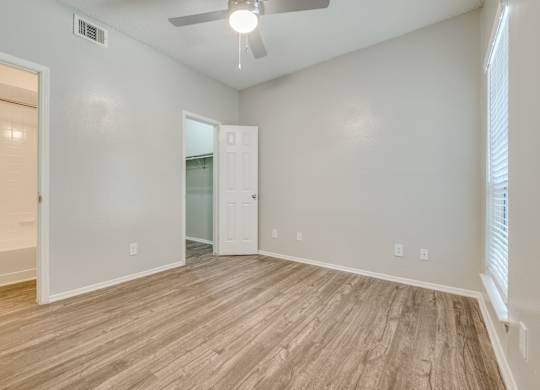 $1,375 / 1br - 748ft2 - 1/BD 1/BA, Refrigerator, Spanish Speaking Staff (1400 Esters Rd, Irving, TX)63796578805635122