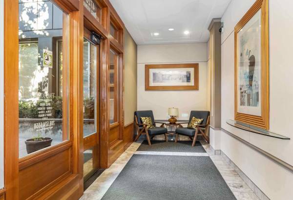 $2,085 / 1br - 606ft2 - Modern Living w/ Private Deck + In-Unit Laundry - U-District Beauty! (4726 11th Ave NE, Seattle, WA)63850637623555124