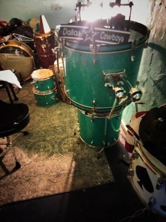 YAMAHA DRUM KIT N CYMBALS 1