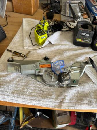 Subaru Forester rear wiper motor 1
