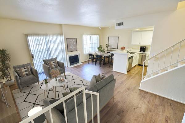 $3,559 / 2br - 1176ft2 - Woodland Hills CA, 2/BD 2.5/BA, Chimenea acogedora de gas (22219 Summit Vue Lane, Woodland Hills, CA)63701034932225124
