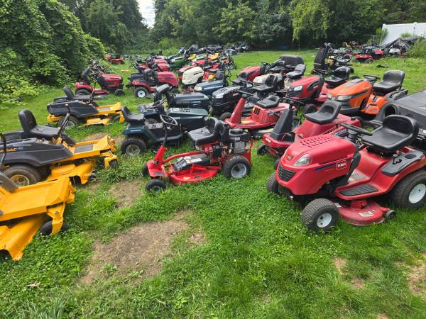 25+ Riding Mower - John Deere, cub cadet, craftsman, Husqvarna, etc 1