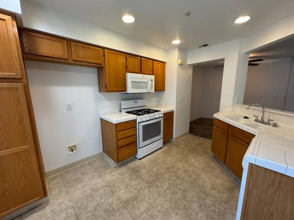 $3,895 / 2br - 1293ft2 - 2bd/2.5ba Santa Teresa Townhouse - Available Now! (san jose south)63845956869121123
