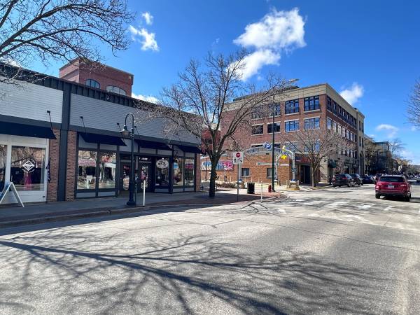 $740 / 354ft2 - Office Suites For Lease - Downtown (Traverse City, MI)64037896440579120