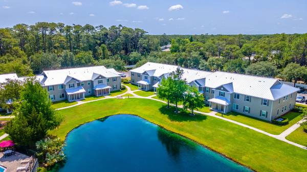 $1,812 / 3br - 1195ft2 - Head-turning Style, Extraordinary Location. (Palm Bay)63846409573123120