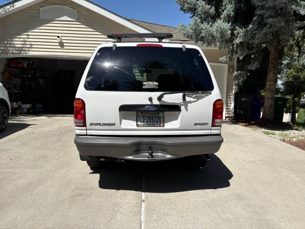 64k miles 2000 Ford Explorer Sport 4wd 2dr 4.0 liter runs perfect Nice - $6,500 (Spokane Washington)63622986663811124