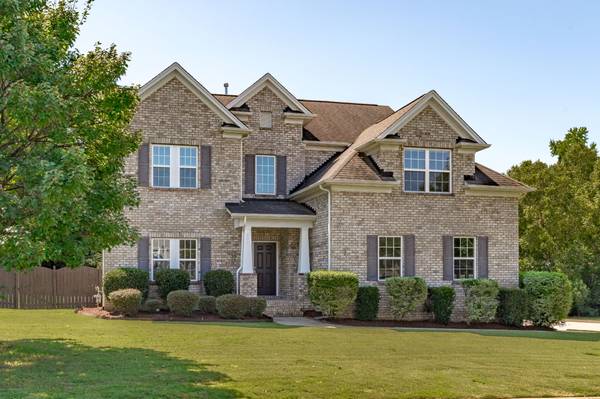 $735,000 / 4br - 3077ft2 - Brick Front Beauty With Flexible Floor Plan and Elegant Finishes (Apex/Wrenn Meadow)63685997726851121