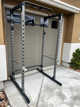 squat rack with accessories 1
