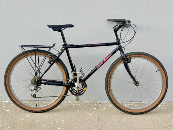 1990 Specialized Rock Hopper - 26” wheels - 18” frame - with upgrades 1