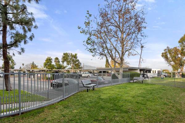 $2,390 / 2br - 817ft2 - Electronic Thermostat, Common Area with Pergola, Carport (Located near CA-91 and near downtown Riverside)64028081273347121