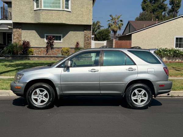 2001 Lexus Rx 300 AWD, 1 dueño, 138 mil millas - $3.000 (Lake Balboa)63441191523585121