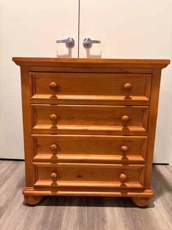 Solid pine nightstand / end table / small chest of drawers 1