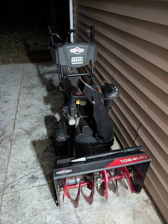 Briggs & Stratton 2 stage snowblower 1