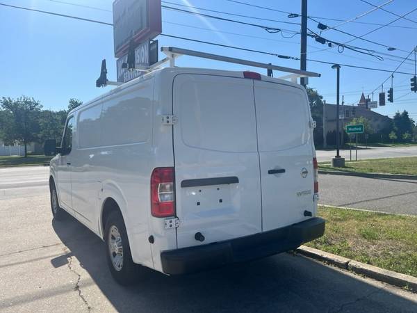 2016 NISSAN NV- FURGÓN - $12,000 (MEDFORD)63614652445059121