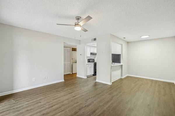 $1,300 / 1br - 700ft2 - Rent Credit Reporting Service, Ceiling Fan, Balcony (26675 Players Cir, Lutz, FL)63976136970755122