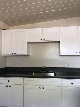 $2,100 / 2br - 585ft2 - Renovated 2 bed/1 bath with patio and on site laundry (San Diego)63663871194755122