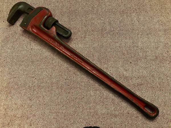 24” Rigid Steel Pipe Wrench, Good Teeth 1