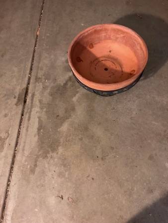 Large round terracotta planter with stand 1