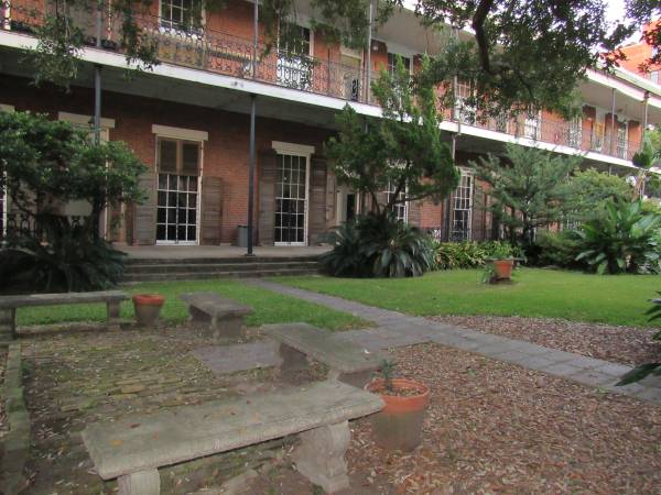 $350 / 1br - 334ft2 - Furnished Apartments Within a Lovely Historic Building and Gardens. (New Orleans)63903650286595120