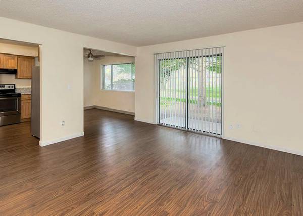 $1,700 / 2br - MOVE IN ASAP.. REACH OUT | Car Washing Area + Washer & Dryer in Home (Gresham)63842023928705124