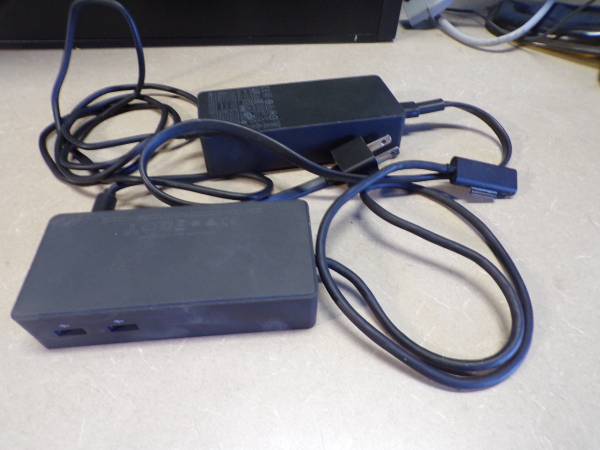 Microsoft Surface Dock Model: 1661 w/ Power Adapter 1