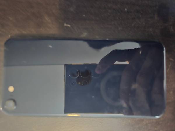 iPhone SE negro (3.ª generación), casi sin usar - $300 (Society Hill)63443027385987121